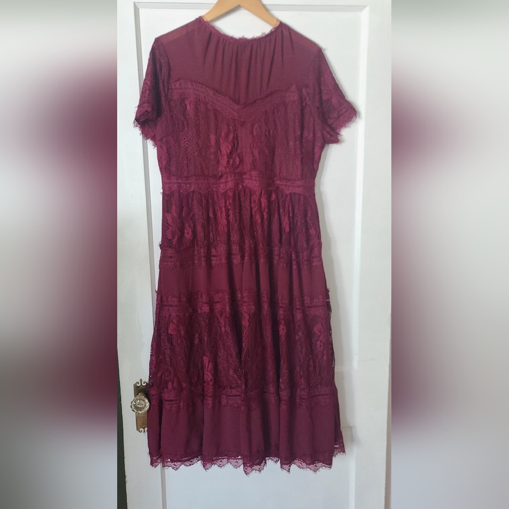 Bohme- XL- Elegant Lace Burgundy Tiered Dress